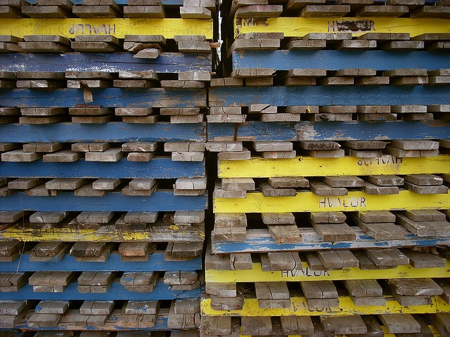 Eco-Friendly Pallet Solutions for Winter